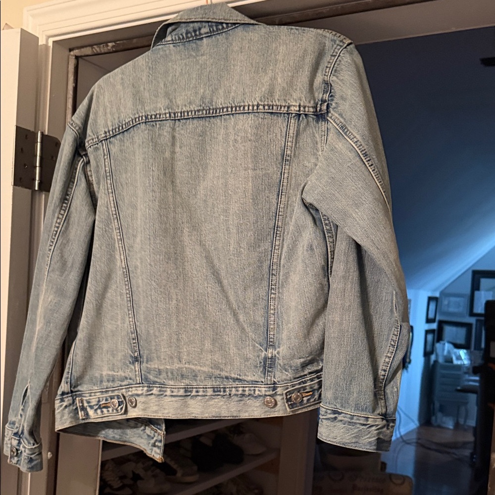 Levi Denim Jacket. Size small - Picture 4 of 4